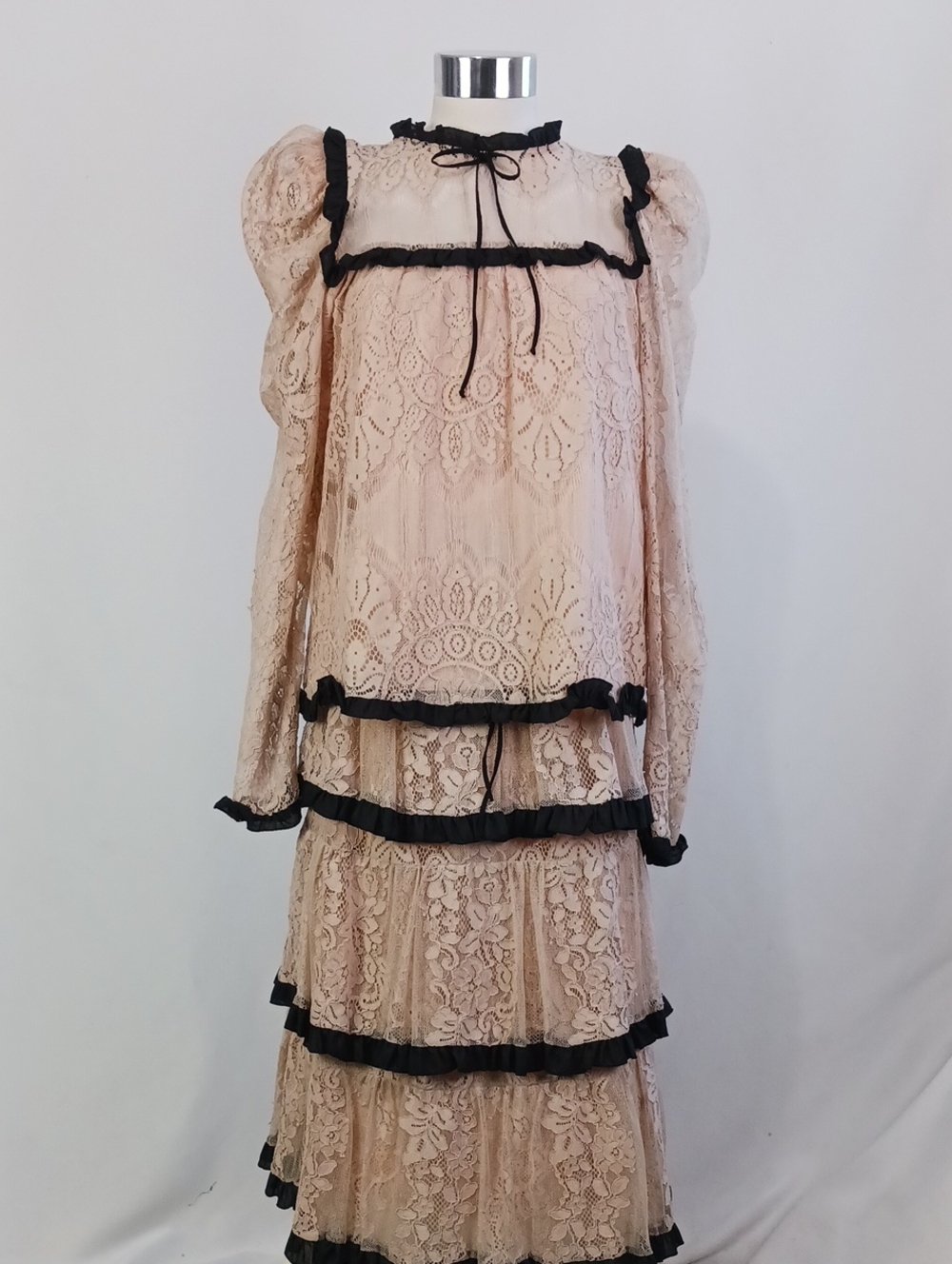 NWT PINK LACE W BLK TRIM 2 PIECE SKIRT SET